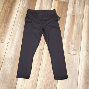 Women's NWT capri Velocity athletic leggings